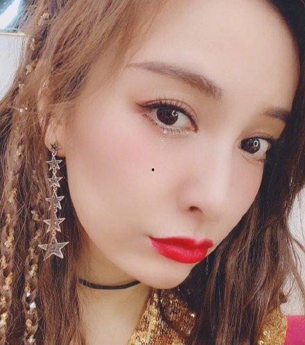 吴昕一字马爆料视频,健身成果引网友热议 第3张 吴昕一字马爆料视频,健身成果引网友热议 第3张